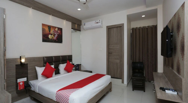 OYO 12652 Hotel Raj Mohan Palace, Забронировать Отель Отели штата Махараштры 3 звезды, 3*