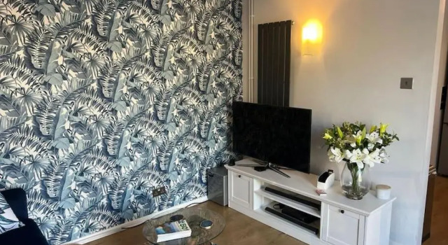 Апартаменты Unique One Bedroom Guest House with Free Parking