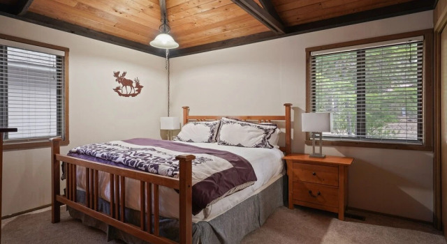 3 Killdeer Lane Pet Friendly Home 3 Minutes Walk from SHARC by RedAwning