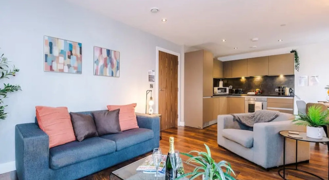 NEW Stunning 2 Bed Flat in Manchester Sleeps 4, Забронировать Апартаменты/квартира Манчестер Большой Манчестер, рядом с Район Гей-виллидж в Манчестере