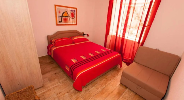 Oldhouse Vucinovic, Book Hotel Hoteller i Lepetane med parkering, Parkering