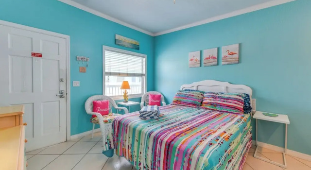 Madeira Beach Studio: Walk to John's Pass!