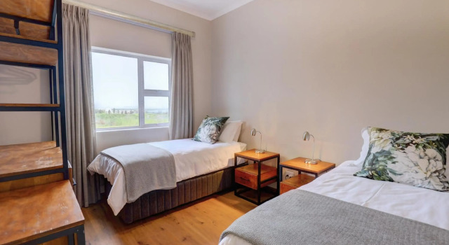 Out Of Bounds Self-Catering Lodge, Book Hotel George Central George