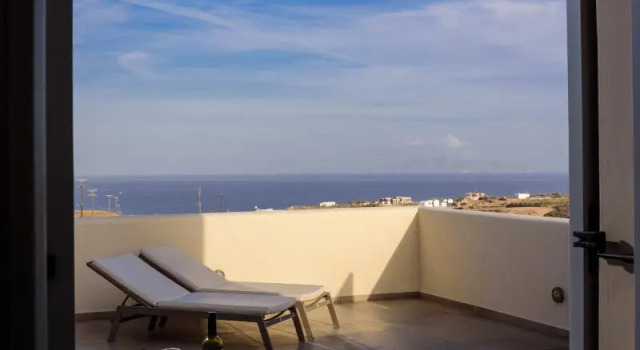 Люкс с балконом Aliter Suites
