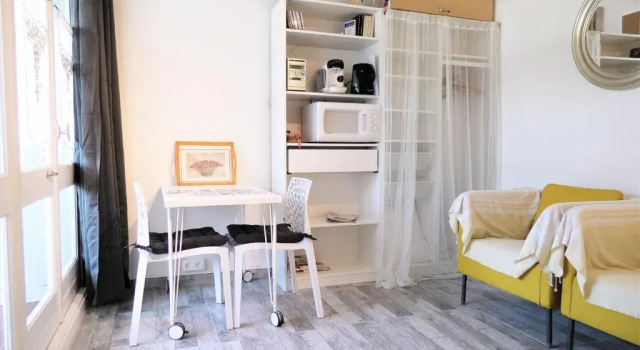 5 toits et mois Studio 2 pers Parking privatif Balcon et WIFI 10 mn plage et centre ville a pied