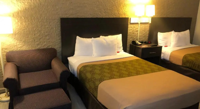 Двухместный семейный номер Standard Econo Lodge Metro
