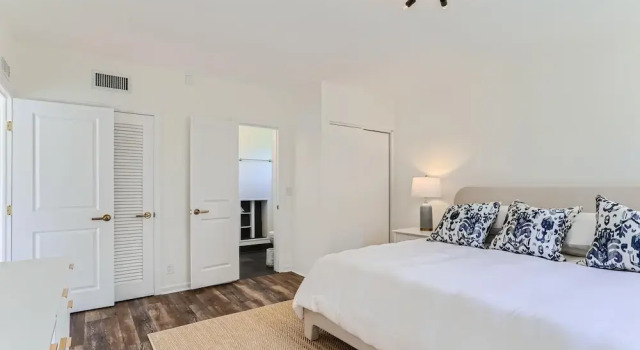 The Glenn House Vacation Home - New, Rezerwuj Dom wakacyjny Hotele w Palm Beach County z basenem, Basen