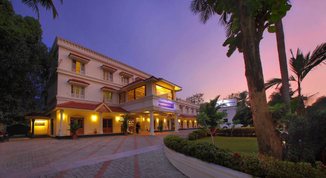 Полулюкс Quality Airport Hotels