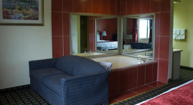 Люкс Deluxe Baymont Inn and Suites Springfield