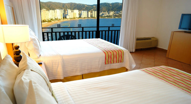 Четырёхместный номер Standard с видом на залив Holiday Inn Resort Acapulco