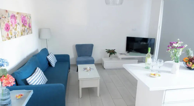 Deluxe Apartmán s balkonem a a výhledem do zahrady Themis Apartments