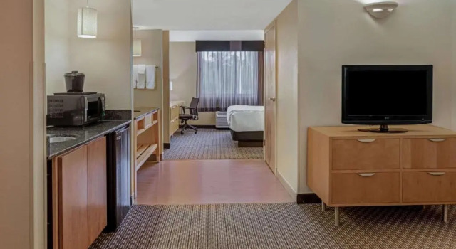 Двухместный люкс Deluxe La Quinta by Wyndham Naples Downtown