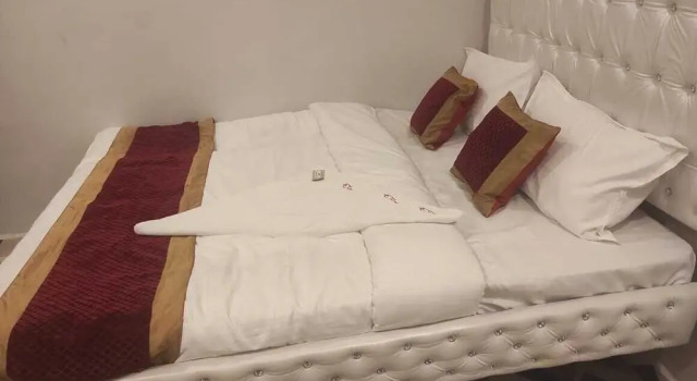 Hotel Eagle Top 1, Забронировать Отель Отели штата Карнатаки с парковкой, Парковка