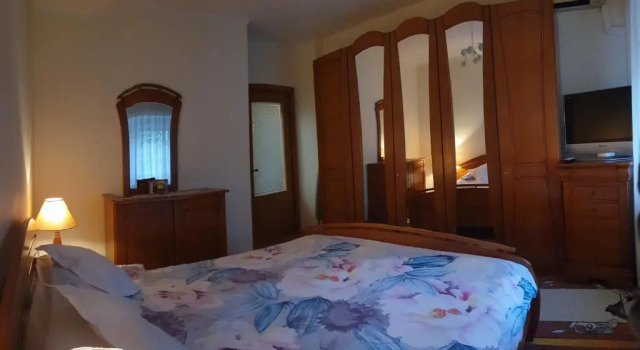 Apartament 4 camere faleza nord