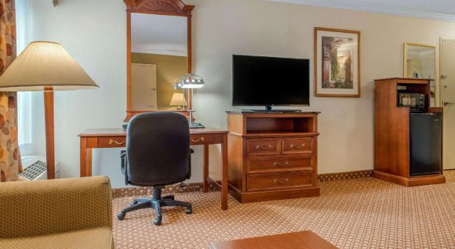 Двухместный люкс Quality Hotel Conference Center Cincinnati Blue Ash