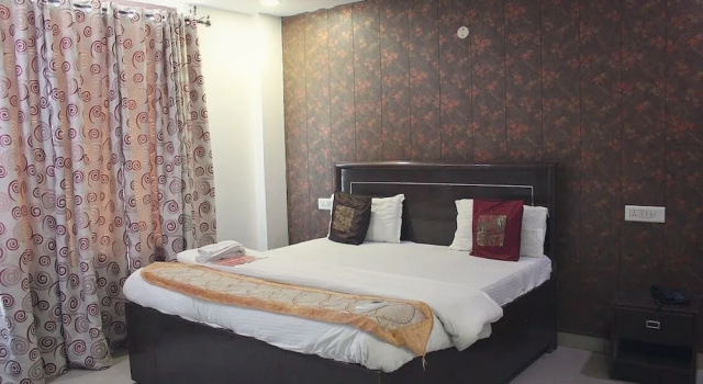 Redwood Resorts, Rezerwuj Hotel Panchkula Delhi