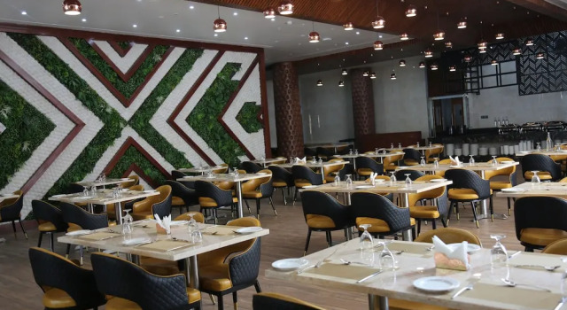 Hotel Leroy Grand - Yeshwanthpur, Rezerwuj Hotel Hotele w Bangalore z basenem, Basen