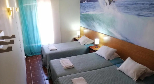 Номер Standard Supertubos Beach Hostel