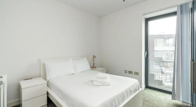 Superb 2BD Flat With Breathtaking Views!