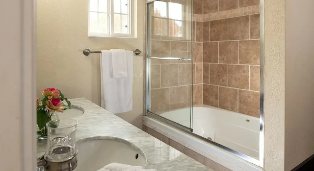 Шале Premier Pipestem Spa Event Center and Mountain Chalets