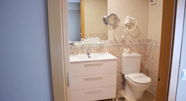 Трёхместный номер Standard Hotel Parking Miradoiro de Belvís