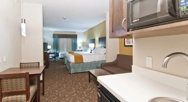 Люкс c 1 комнатой Holiday Inn Express & Suites San Antonio Frost Bank Center by IHG