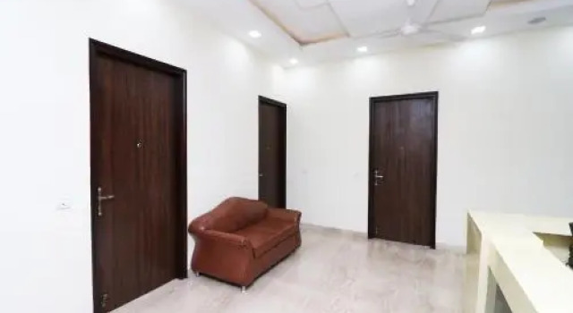 OYO 16865 Dawer House, Varaa Hotelli Faridabad Haryana