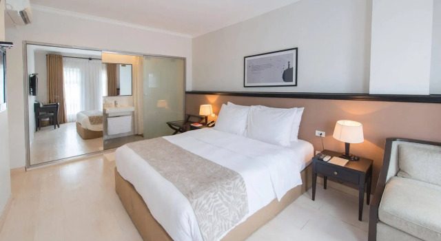 The Alcove Library Hotel