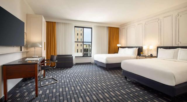 Четырёхместный номер Standard 106 Jefferson Huntsville, Curio Collection by Hilton