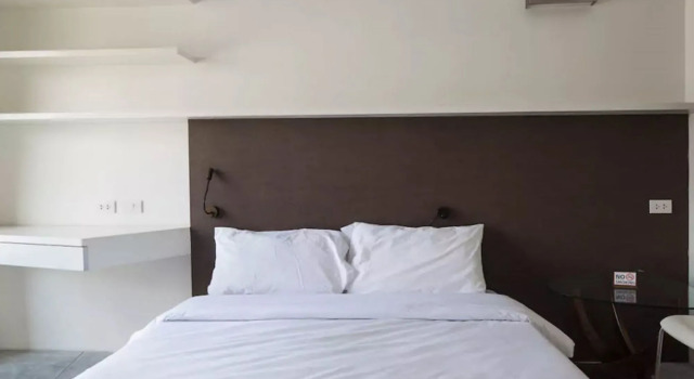 Condo Studio B at Replay E305