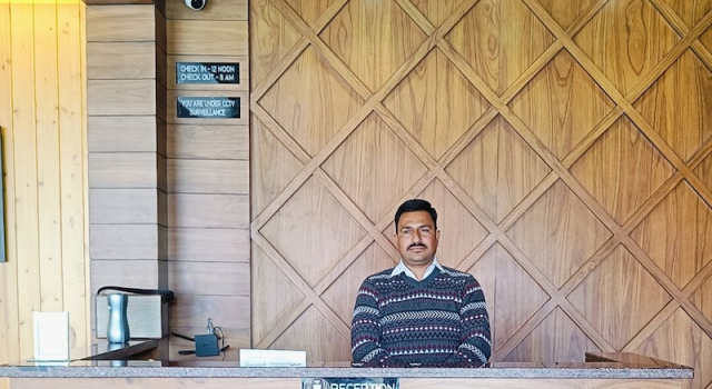 Hotel Luxeevista By Navodayans, Rezerwuj Hotel Hotele w Chamba z parkingiem, Parking