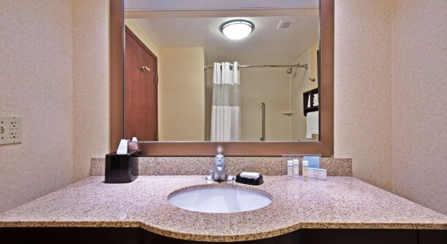 Четырёхместный номер Standard Hampton Inn Winfield Teays Valley