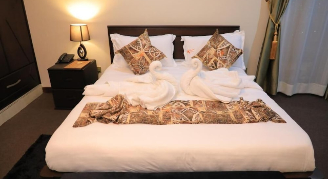 Standard- dobbelt værelse med altan med udsigt over gårdspladsen Precious villas hotel