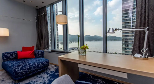 Четырёхместный номер Standard с видом на город Le Meridien Hangzhou, Binjiang