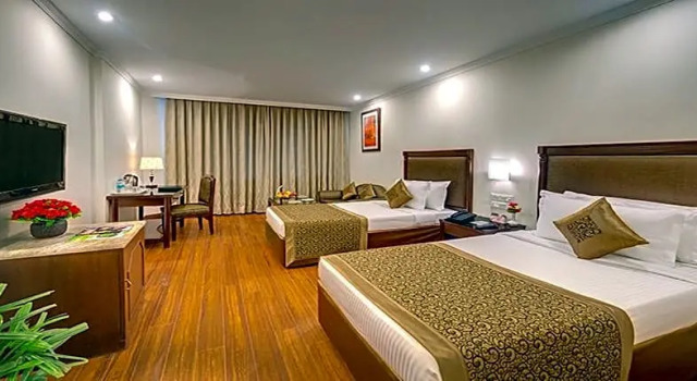 Номер Executive HHI Varanasi