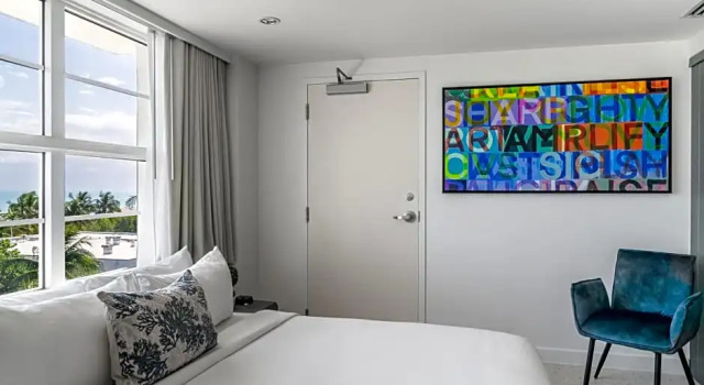 Номер oceanfront Clevelander Hotel