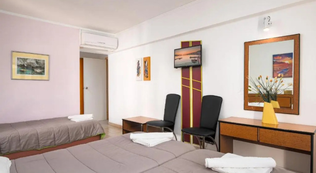 Трёхместный номер Standard Emily Hotel