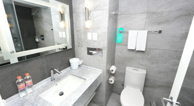 Четырёхместный номер Standard Цокольный этаж с балконом Holiday Inn Queretaro Centro Historico by IHG