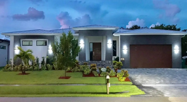 Beach 5 Min. Walk-Luxurious Modern Pool Home, Забронировать Отель Отели Марко-Айленд с бассейном, рядом с Пляж Мэрриотт, Бассейн