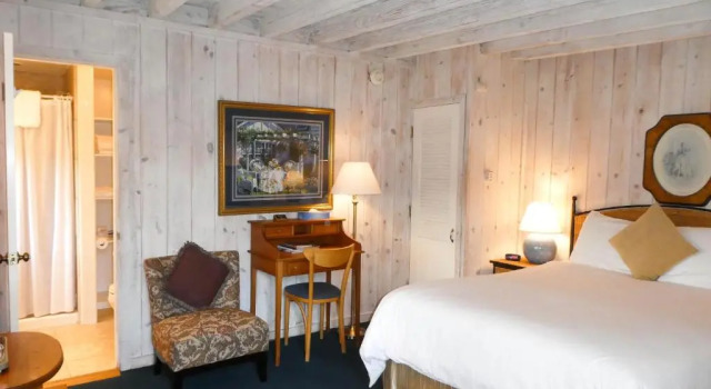 Номер Standard Briarwood Inn