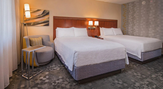 Четырёхместный номер Standard Courtyard by Marriott New Carrollton Landover