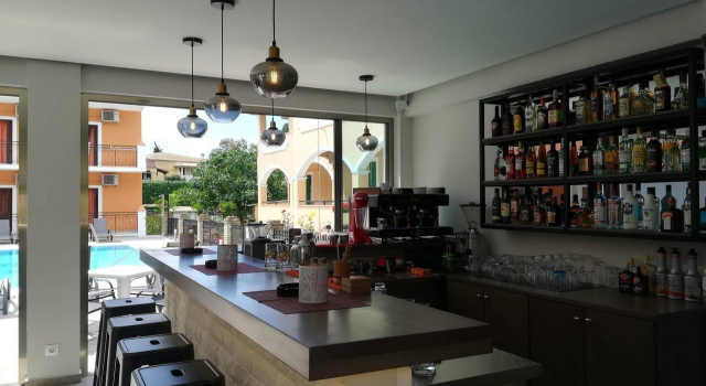 Dionisos Apartments