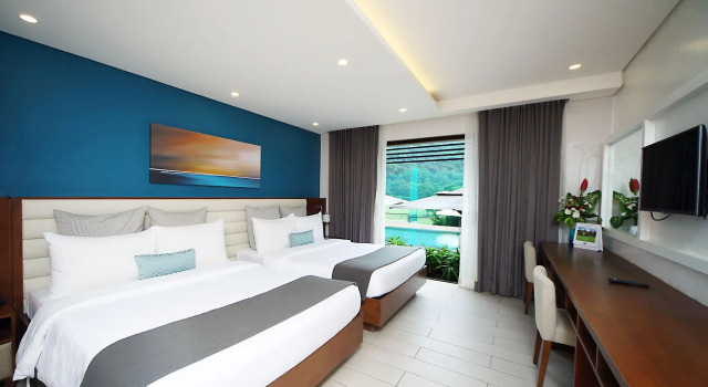 Номер Premier с видом на бассейн Fairways and Bluewater Boracay