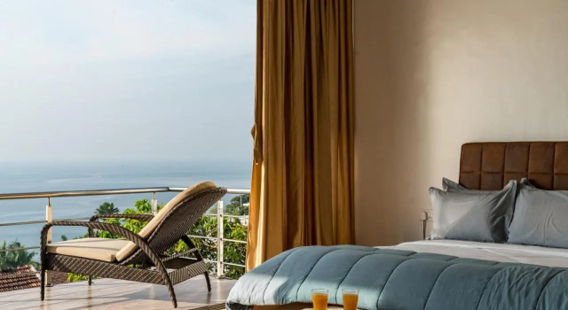 Saffronstays De La Mer, Prenota Hotel Verem 