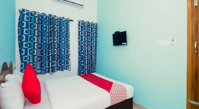 Номер Standard OYO 37776 Hotel Royal King