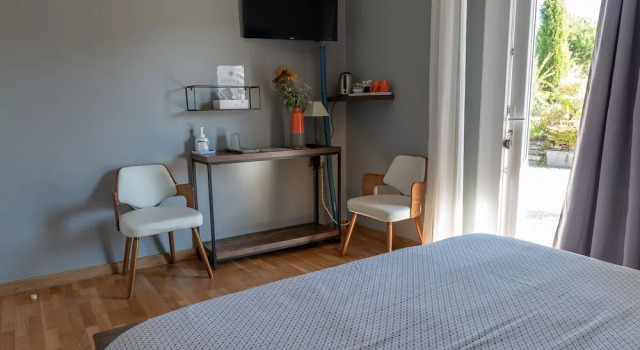 Escale En Correze, Đặt Khách sạn Sadroc 