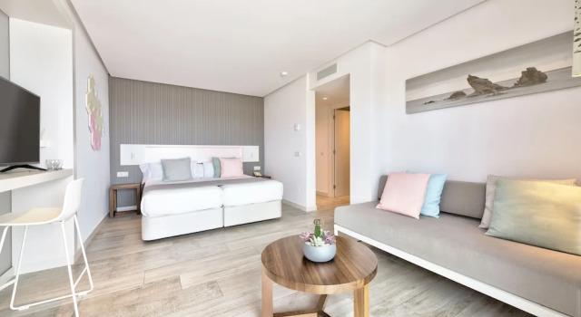 Трёхместный номер Standard Hotel Garbi Ibiza & Spa