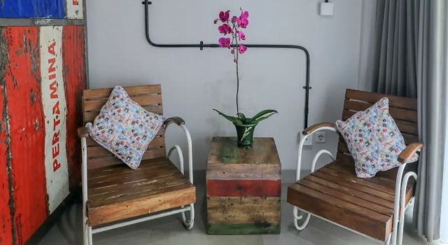 Кровать в общем номере Base Guesthouse and Hostel