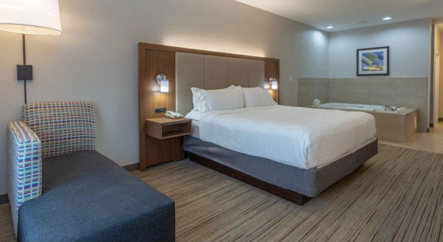 Двухместный люкс Holiday Inn Express Indianapolis - Southeast by IHG