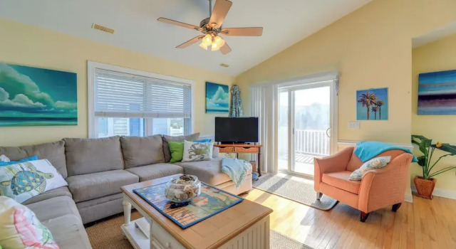 2 Blocks to Shore: Atlantic Beach Home w/ Views!, Забронировать Апартаменты/квартира Атлантик-Бич Северная Каролина